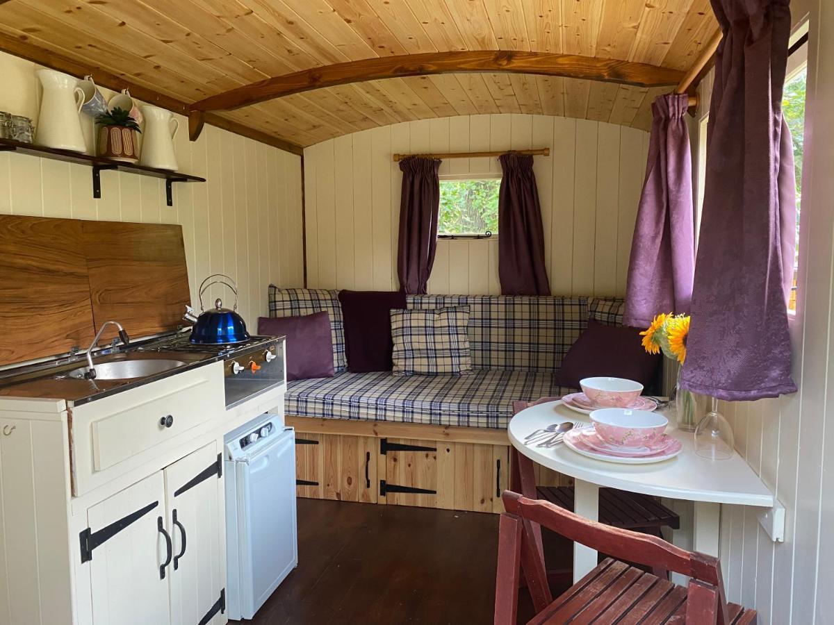 The Shepherd'S Hut - Wild Escapes Wrenbury Off Grid Glamping - Ages 12 And Over Baddiley Bagian luar foto