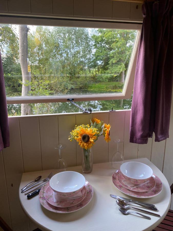 The Shepherd'S Hut - Wild Escapes Wrenbury Off Grid Glamping - Ages 12 And Over Baddiley Bagian luar foto