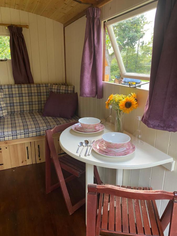 The Shepherd'S Hut - Wild Escapes Wrenbury Off Grid Glamping - Ages 12 And Over Baddiley Bagian luar foto
