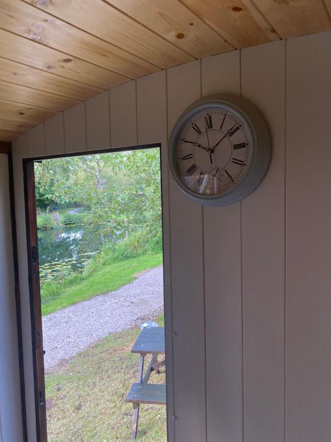 The Shepherd'S Hut - Wild Escapes Wrenbury Off Grid Glamping - Ages 12 And Over Baddiley Bagian luar foto