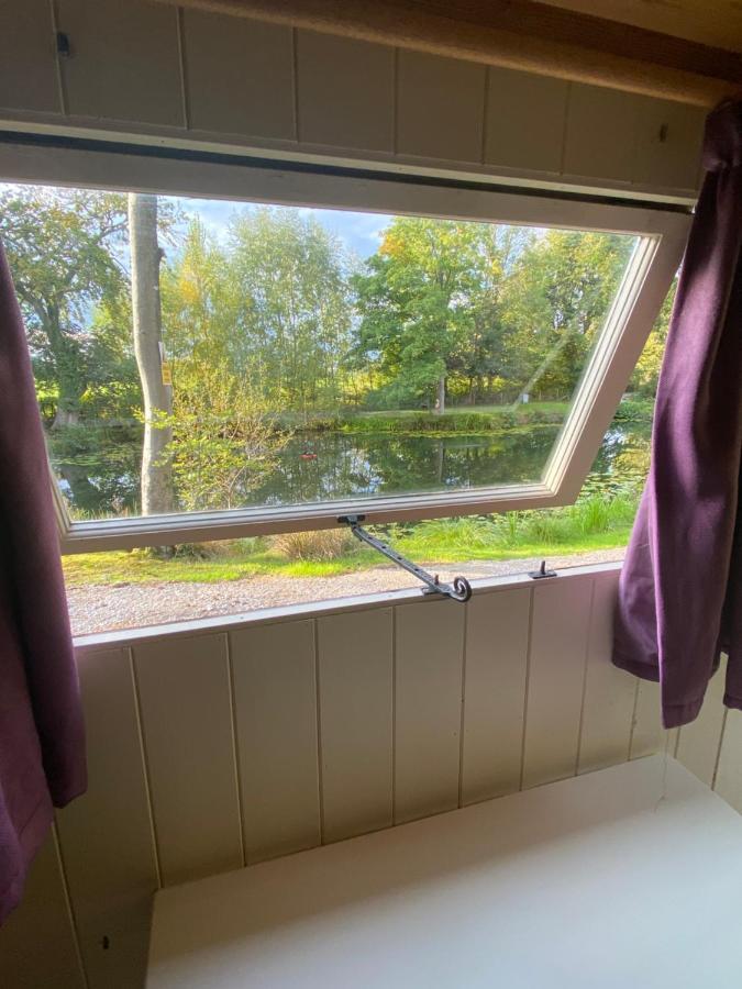 The Shepherd'S Hut - Wild Escapes Wrenbury Off Grid Glamping - Ages 12 And Over Baddiley Bagian luar foto